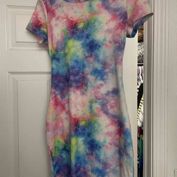 Multiple different dresses - Picture 10 of 14